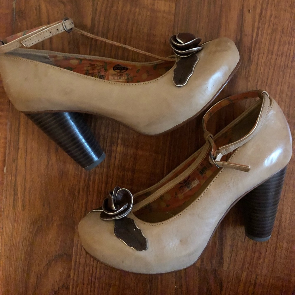 FOSSIL T-Strap pumps - Picture 5 of 8